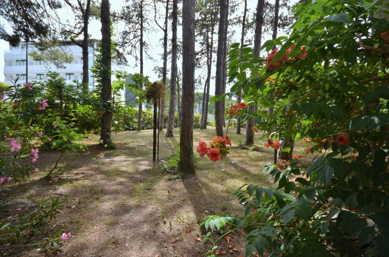 Villa Stefania Lignano Sabbiadoro Buitenkant foto